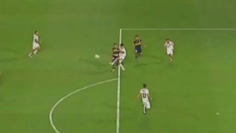 ¿Adentro o afuera?, el típico “ayudín” y penal para Boca