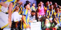 LOS JUGADORES de Rosario Central, encabezados por 