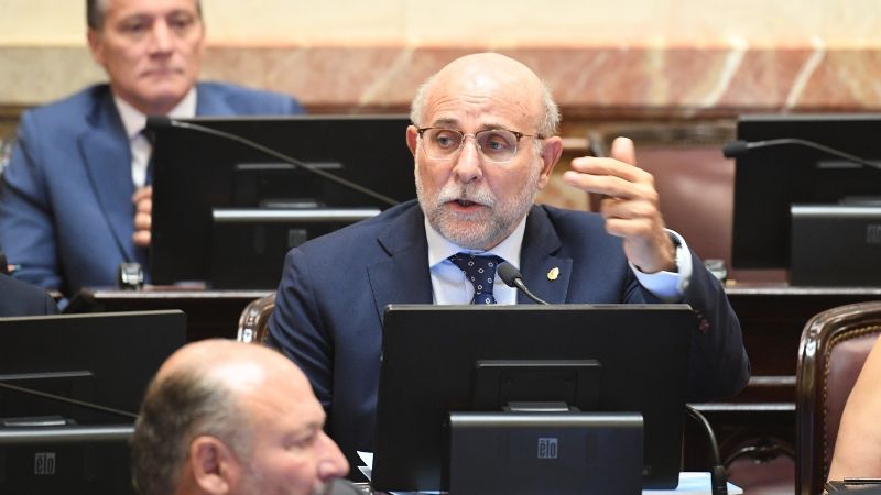 Fama pidió que el traspaso de YMAD se trate en el Congreso