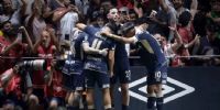 EL ABRAZO de los jugadores del 