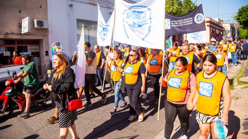 Fuerte movilización de APUNCA en rechazo a la ley de Reforma Laboral