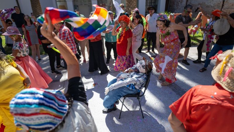 Las Comadres y la Caravana Catucha invitan a seguir carnavaleando