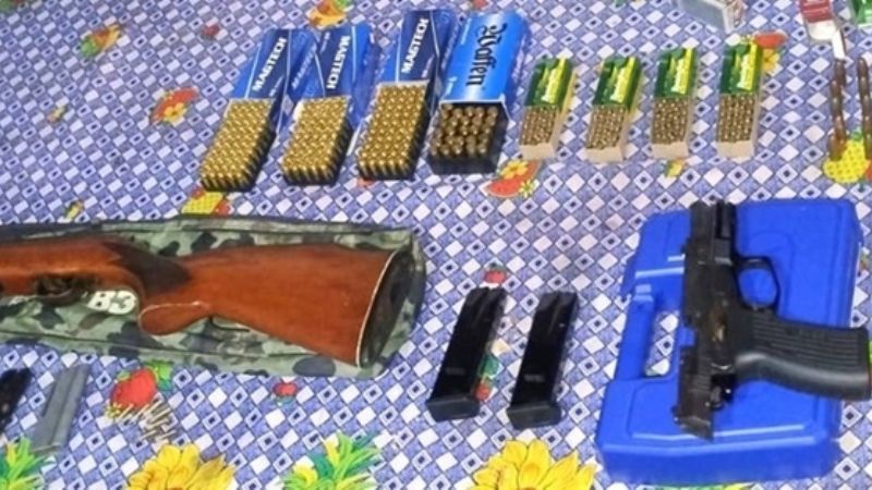 Fue excluido del hogar, donde además tenía un arsenal