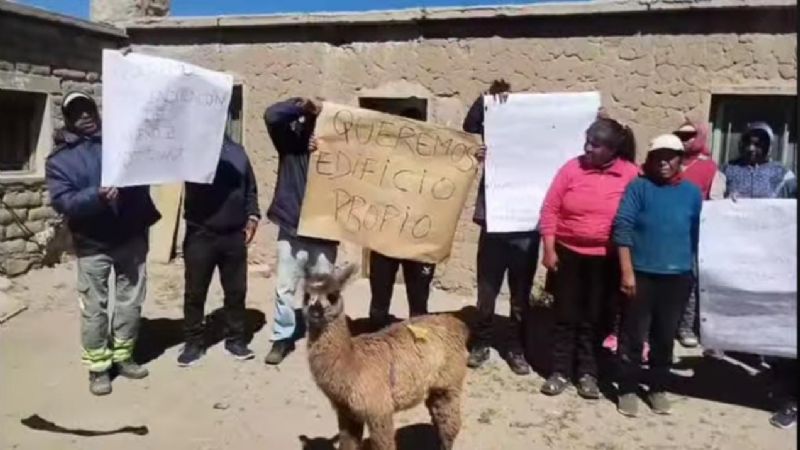 Continúa la toma de la escuela de Aguas Caliente
