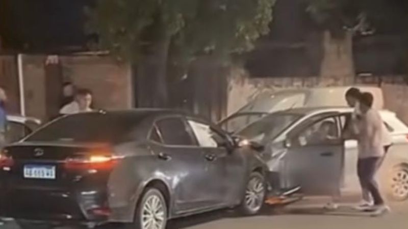 Violento choque frontal en avenida Güemes: tres mujeres hospitalizadas y un conductor en aparente estado de ebriedad