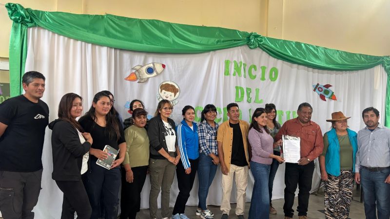 Antofagasta entregó más de 380 kits escolares y otorgó un subsidio de $5 millones a la escuela de El Peñón