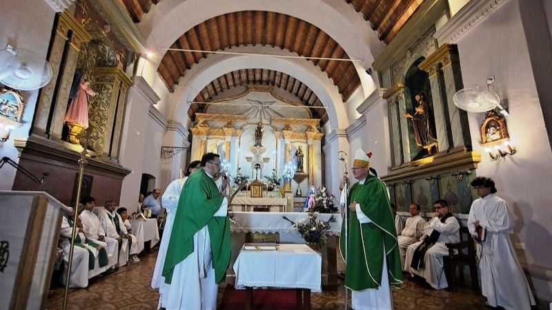 La comunidad de San José de  Piedra Blanca recibió a su nuevo párroco