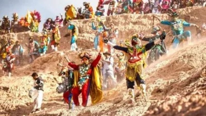 Impacto turístico por el fin de semana largo, con alta ocupación y rutas colmadas