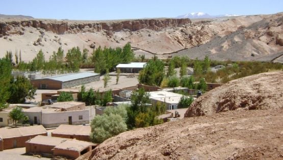 Padres de alumnos de Antofagasta de la Sierra toman escuela por el cierre del comedor escolar
