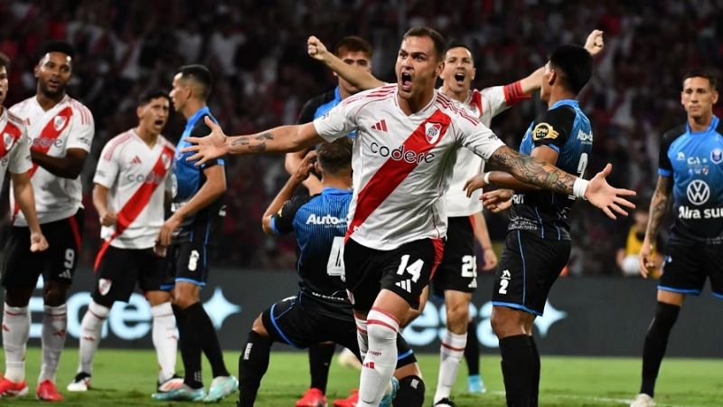 River ante Ciudad de Bolívar, por la Copa Argentina.