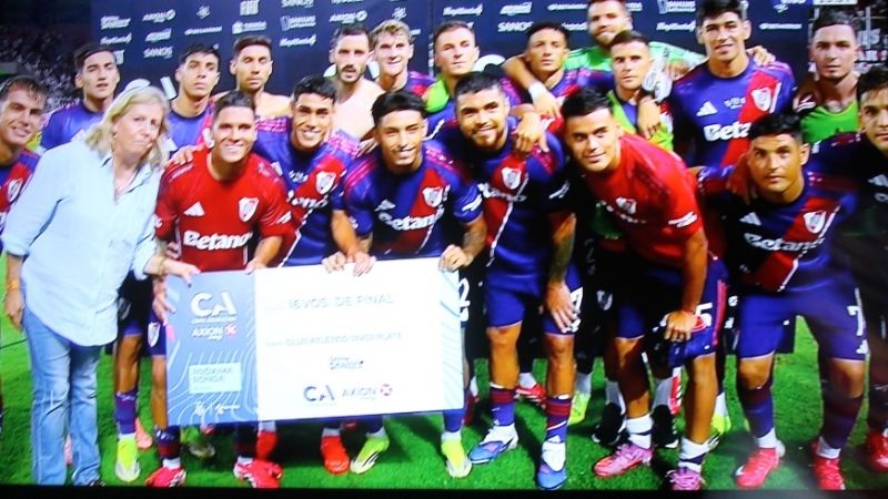Juanfer, de penal, salvó a River de la catástrofe