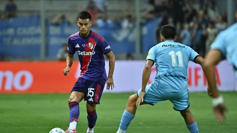 Juanfer, de penal, salvó a River de la catástrofe