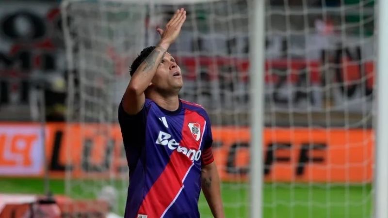 Juanfer, de penal, salvó a River de la catástrofe