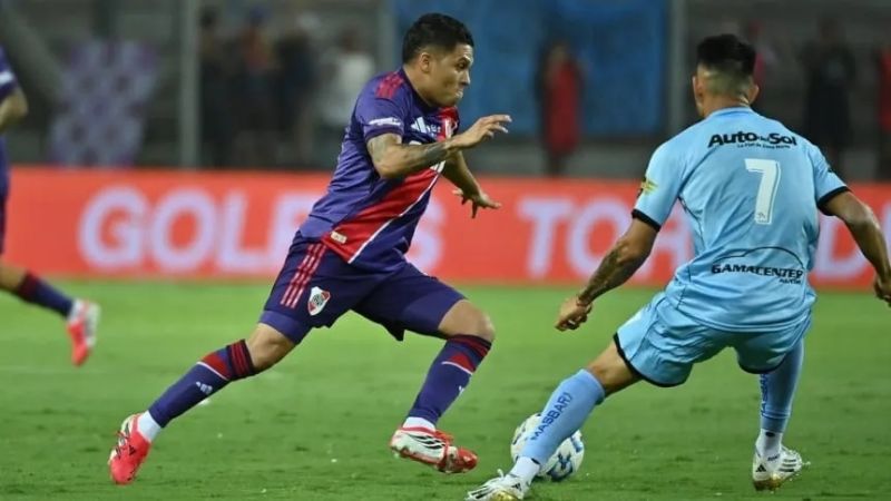Juanfer, de penal, salvó a River de la catástrofe