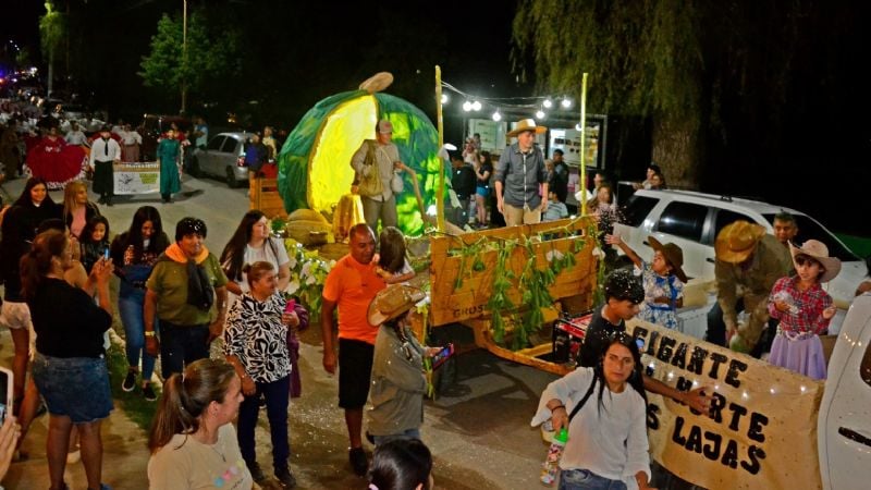 Fiesta, espuma y harina: La Peña del Zapallo Chayero premió a los mejores zapallos