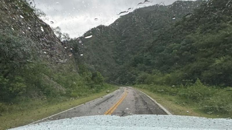 Por lluvia, recomiendan transitar con extrema precaución en La Cébila