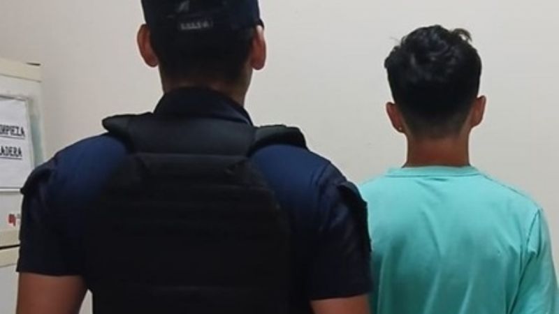 Le robó dos sillones a su abuela y los vendió