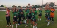 LAS CHICAS de Los Sureños celebrando su enorme triunfo de hpy, en la Liga Capitalina, ante Juventud Unida.