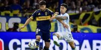 WEIGANDT Y SOLARI disputan un balón en el partido entre Boca y Racing, en 