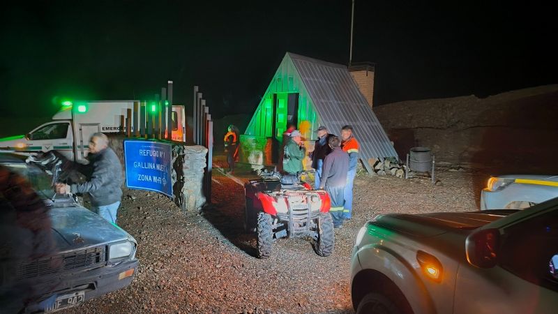 Rescatan y asisten a turistas chilenos tras la crecida en ruta 60