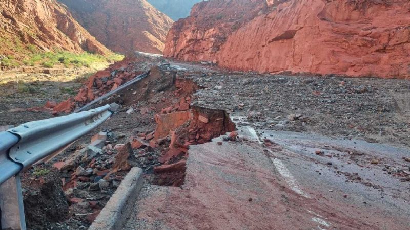 Derrumbes y barro afectan la transitabilidad en rutas nacionales 60 y 40