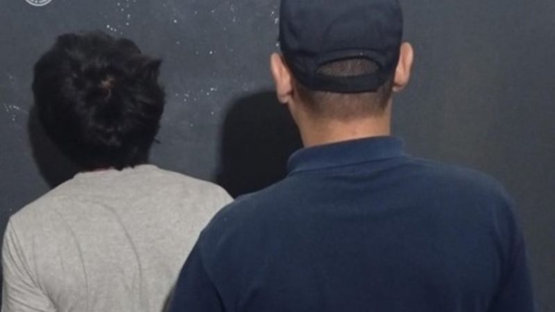 Robó en la Peatonal y en la huida fue interceptado por un hombre y un policía