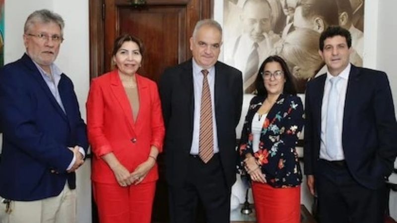 Tres peronistas abandonan el bloque y LLA queda al borde de los dos tercios con sus aliados
