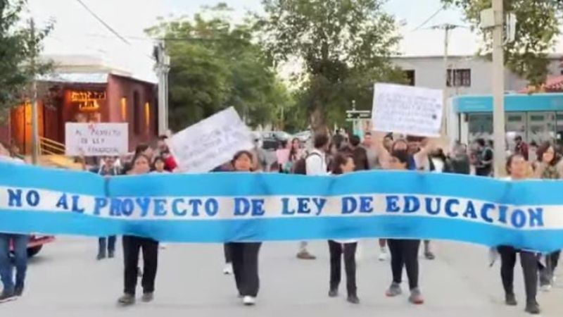 Docentes marcharon en Santa María por mejoras salariales y laborales