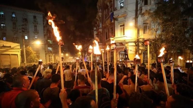 Docentes convocan a una marcha de antorchas