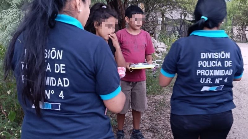 Policías entregaron útiles y apoyo escolar a familias vulnerables