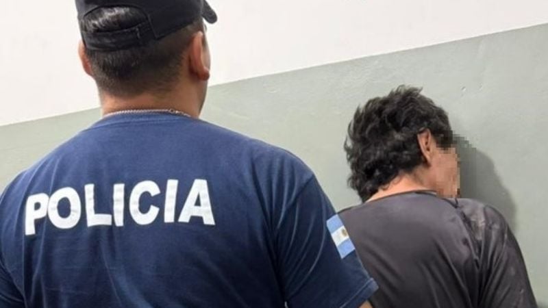 Violó una restricción y agredió a su madre