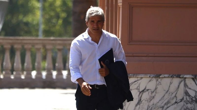 Caputo: no compra “ropa en la Argentina, porque es un robo"