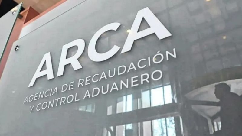 La recaudación cayó más de 7% real en enero por retenciones e impuestos internos