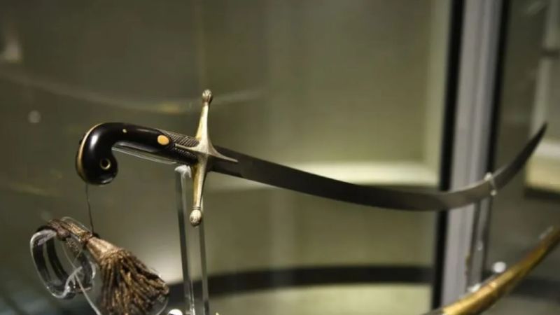 Renunció la directora del Museo Histórico Nacional tras el traslado del sable corvo de San Martín