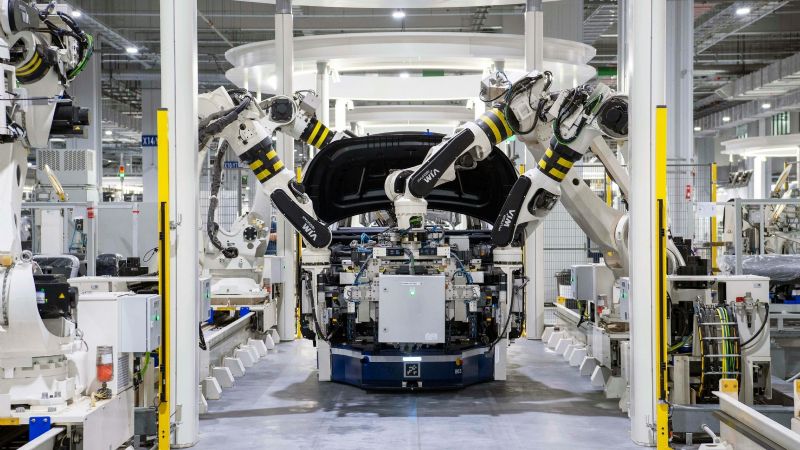 La fabricación de autos arrancó 2026 con una caída histórica del 30,1%