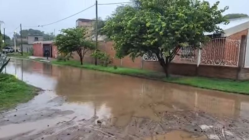 Calles intransitables y vecinos aislados tras el temporal en Villa Dolores