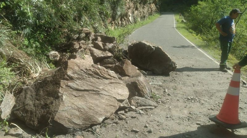 Nuevo derrumbe en la Cuesta de Los Ángeles complica el tránsito