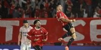En uno de los partidos del año y tras una lluvia de goles, Independiente obtuvo un agónico empate frente a Unión, en Avellaneda. Fedorco en el festejo de su gol. 