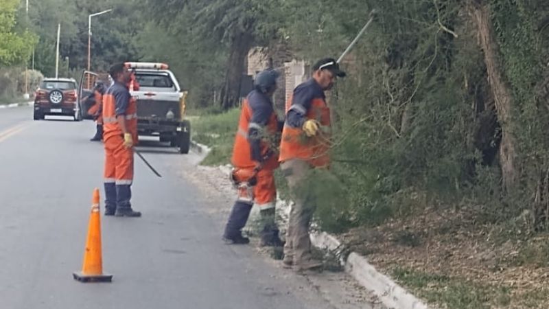Realizan tareas de mantenimiento en la Ruta Nacional 40 en Santa María