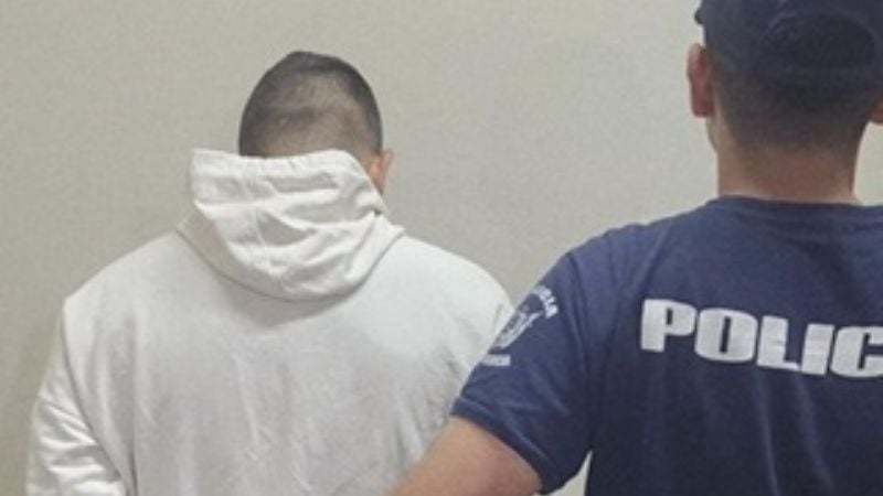 Detenido por pegarle a una mujer
