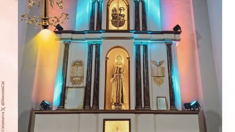 Adoración Eucarística en el altar del Beato Esquiú