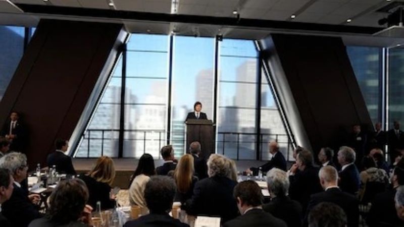 El gobierno defendió su plan de ajuste para atraer inversiones privadas