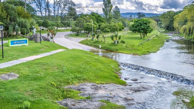 Cortan el tránsito en la Ruta Provincial 42 por crecida del río Guayamba