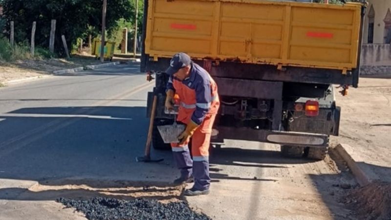 Continúan las tareas de bacheo y limpieza de calzada en RN 40