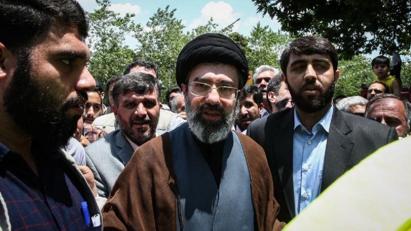 El nuevo líder supremo de Irán habría resultado herido en un ataque