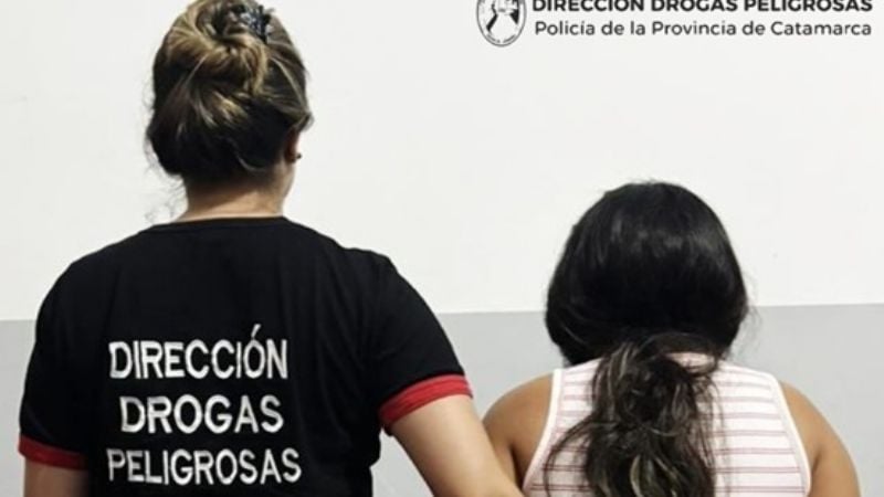 Secuestran drogas, una moto y detienen a dos personas