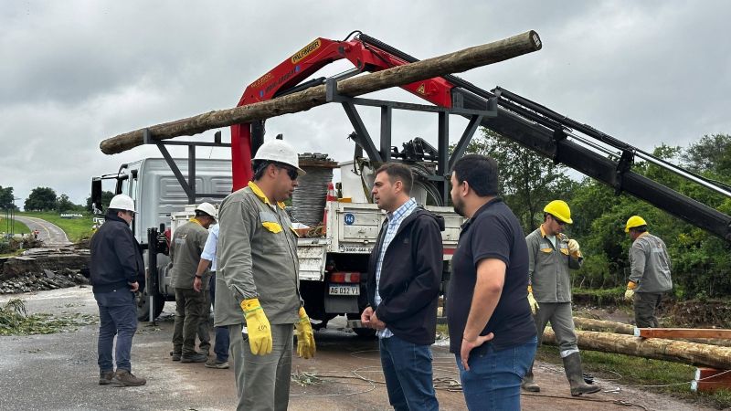 Trabajos conjuntos permiten avanzar en la normalización del servicio eléctrico en Manantiales y Alijilán