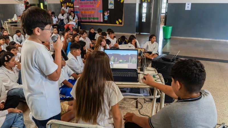 El videojuego Guardianes de las Coplas llegó a las escuelas y despertó el entusiasmo de los chicos