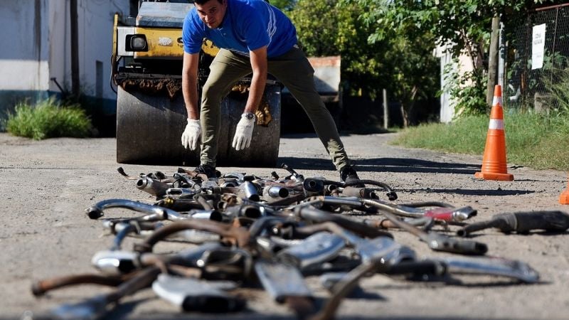 Destruyeron 60 caños de escape antirreglamentarios