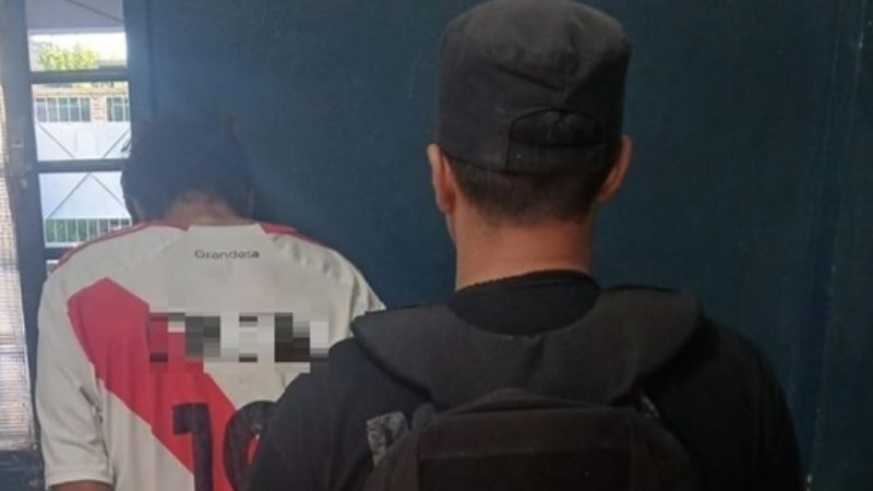Causó daños en la casa de una mujer y la amenazó